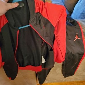 Boys 6/7 Michael Jordan sweat suit like new